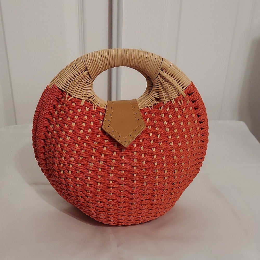 Chic Woven Red and Tan Handbag